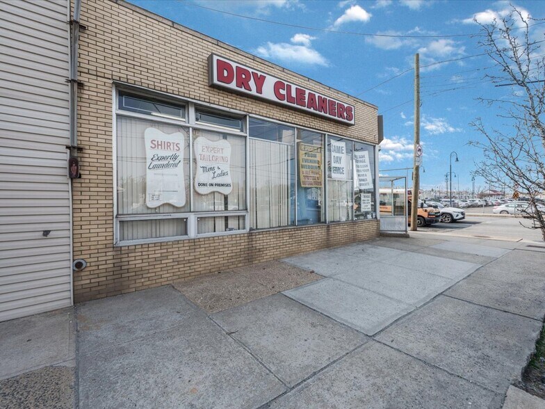 More Photos Of 3180 Lawson Blvd, Oceanside Storefront For Sale