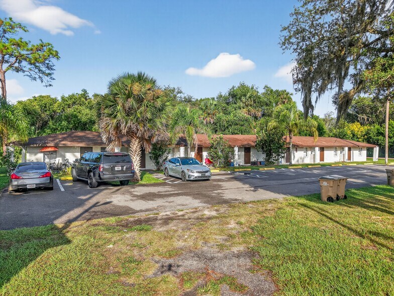 More Photos Of 37415 Highway 19, Umatilla General Retail For Sale