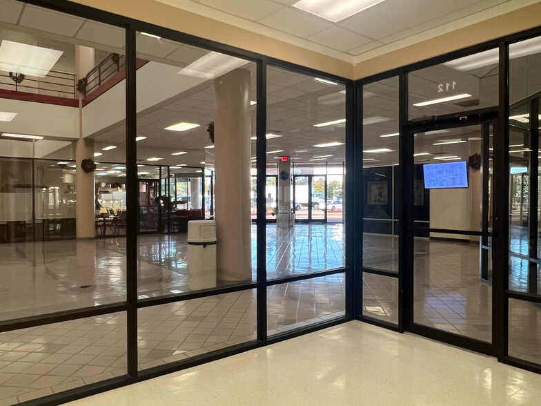 More Photos Of 9600 Bellaire Blvd, Houston Unknown For Lease