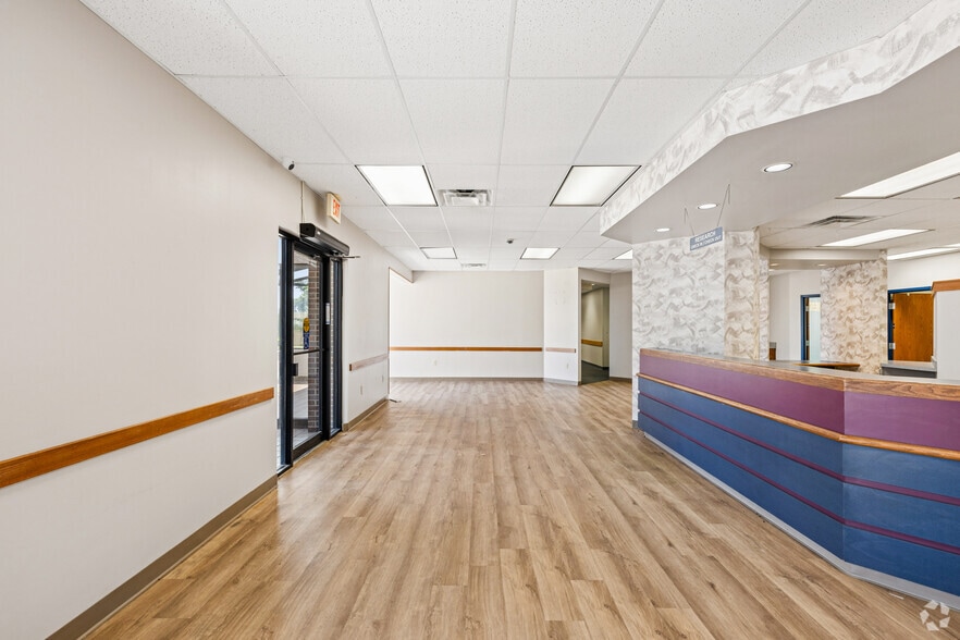 More Photos Of 1709 S Rock Rd, Wichita Medical For Sale