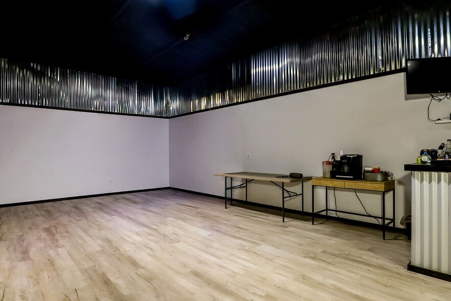 More Photos Of 2715 US Highway 69 N, Lufkin Bar For Sale