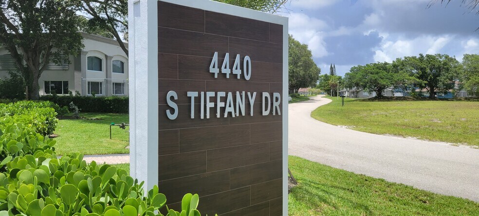 More Photos Of 4440 S Tiffany Dr, West Palm Beach Light Manufacturing For Lease