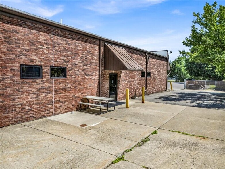 More Photos Of 201 Oakdale Rd, Johnson City General Retail For Sale