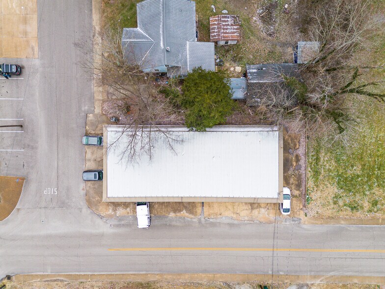 More Photos Of 200 Linden Ave, Hohenwald Loft Creative Space For Sale