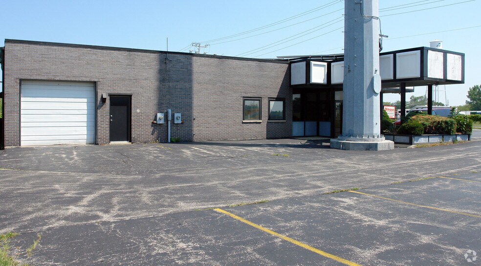 More Photos Of 1401 Rohlwing Rd, Rolling Meadows Flex For Sale