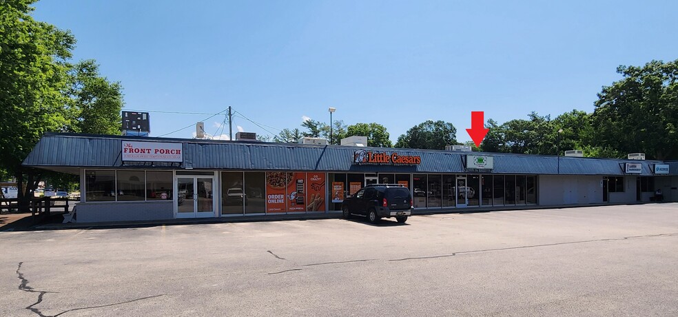 Primary Photo Of 616-618 E Savidge St, Spring Lake Storefront For Lease