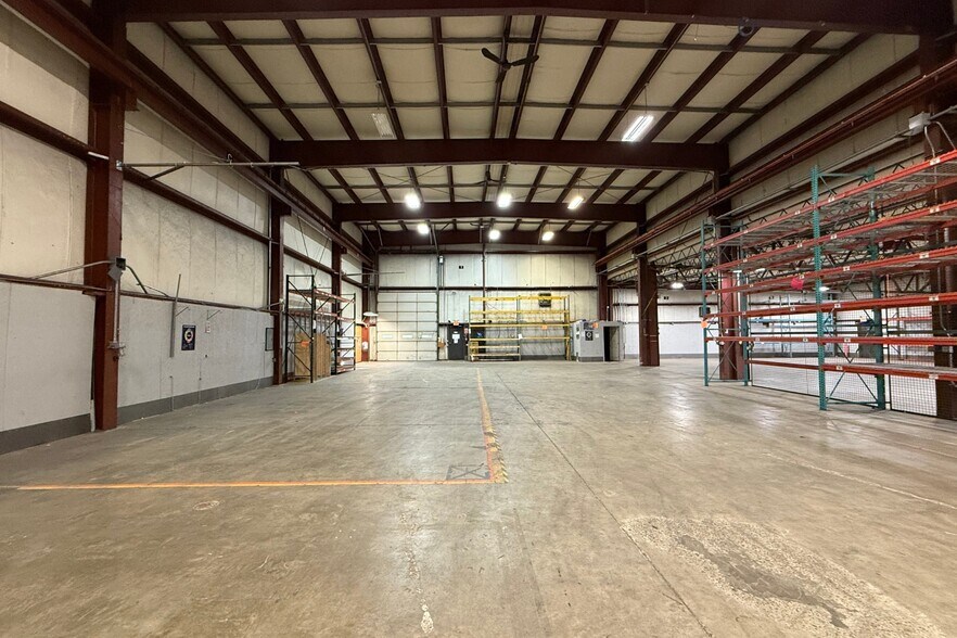 More Photos Of 167 Commerce St, East Haven Warehouse For Lease