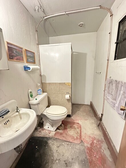 More Photos Of 1215 S Harrison St, Moscow Flex For Sale