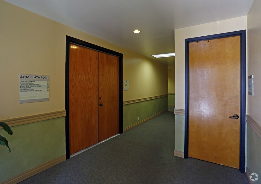More Photos Of 23151 Plaza Pointe Dr, Laguna Hills Office For Lease