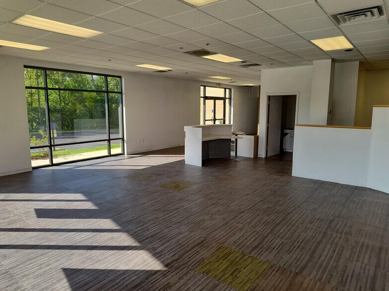 More Photos Of 275 Joliet St, Dyer Office For Sale
