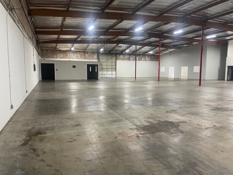 More Photos Of 9256 Owensmouth Ave, Chatsworth Warehouse For Lease