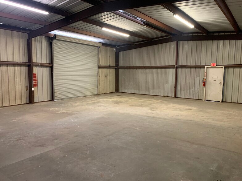 More Photos Of 4849 Lafin Rd, Beaumont Warehouse For Lease