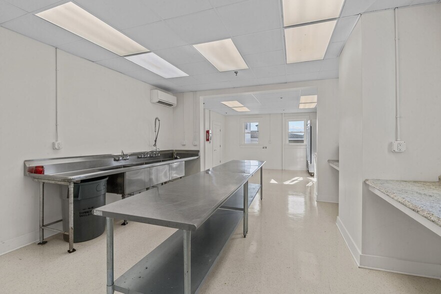 More Photos Of 738 E Main St, Belhaven Hotel For Sale