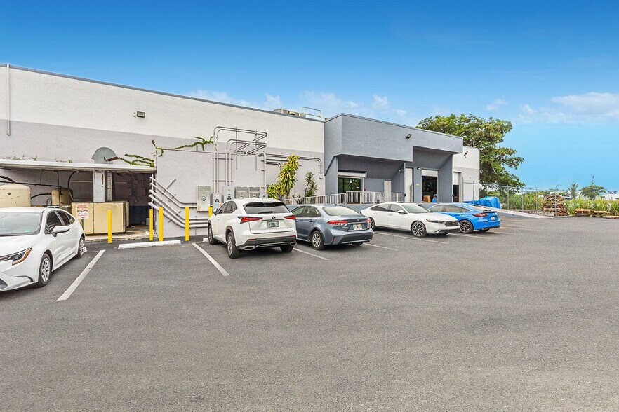 More Photos Of 5120-5130 NW 165th St, Hialeah Warehouse For Lease
