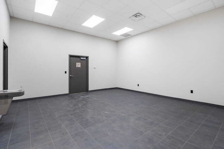 More Photos Of 1920 N National Ave, Springfield Warehouse For Lease