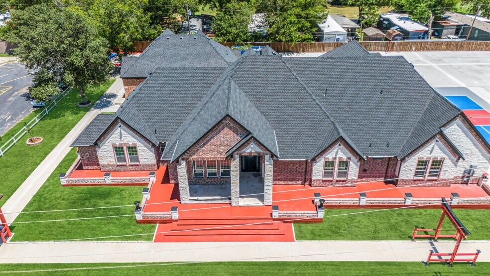 More Photos Of 703 E Oates Rd, Garland Unknown For Lease