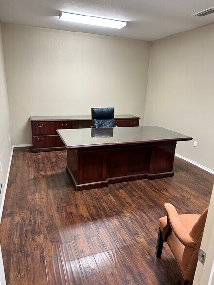 More Photos Of 122 Rose Ln, Frisco Warehouse For Lease