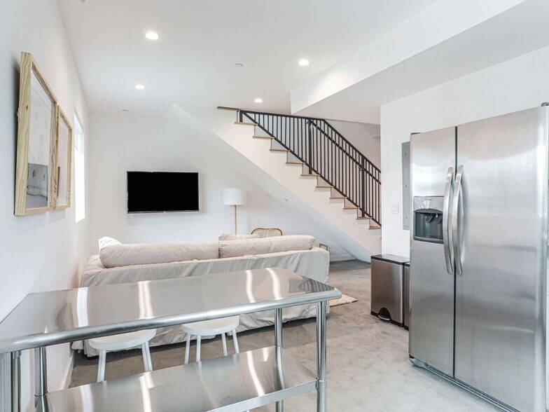 More Photos Of 2301 S Cloverdale Ave, Los Angeles Apartments For Sale