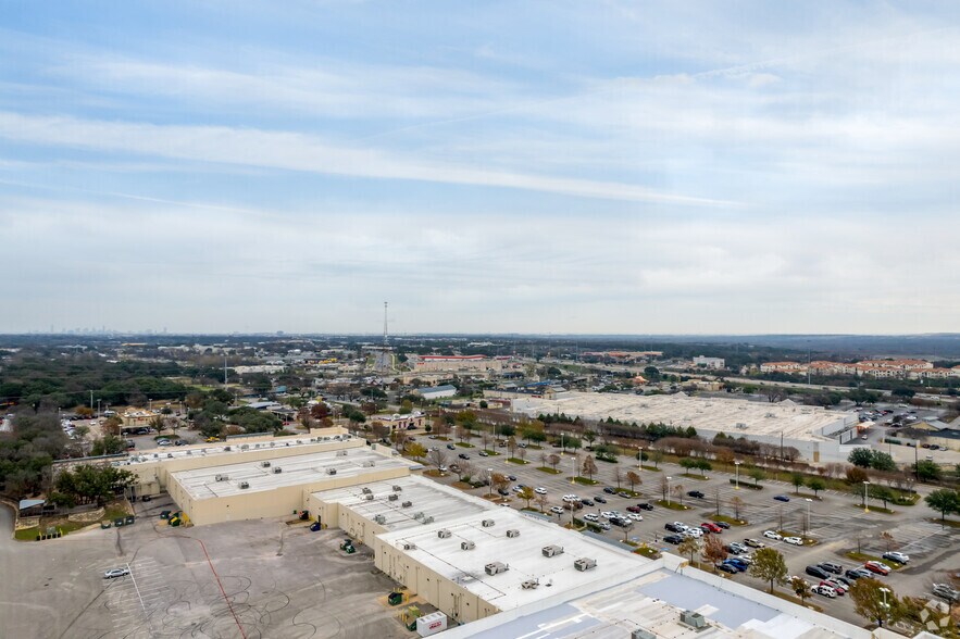 More Photos Of 900 Interstate 35, Austin Unknown For Lease