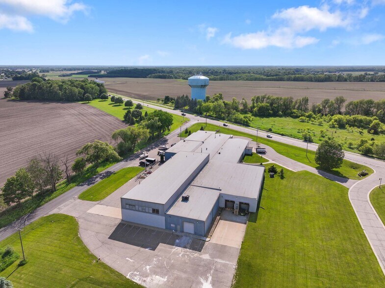 More Photos Of 7878 Gull Rd, Richland Warehouse For Lease