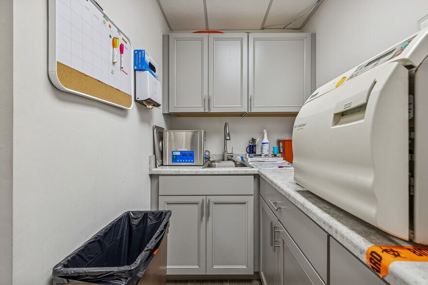 More Photos Of 165 Belle Forest Cir, Nashville Office For Sale