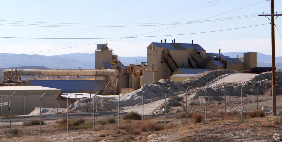 Primary Photo Of 100 1st St, Empire Cement Gravel Plant For Lease