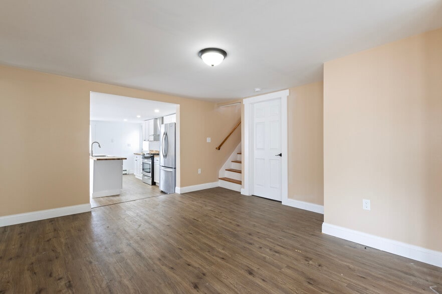 More Photos Of 14 W Natick Rd, Warwick Apartments For Sale