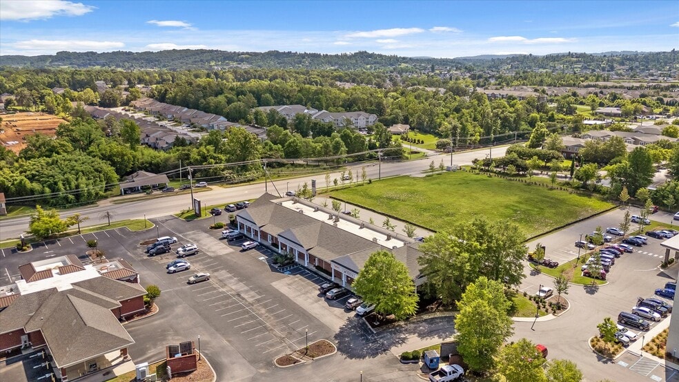 More Photos Of 7446 Shallowford Rd, Chattanooga Medical For Lease