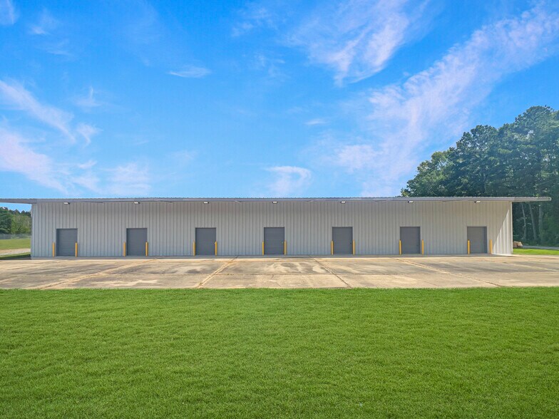 More Photos Of 800 Industrial Cir, Phenix City Distribution For Lease