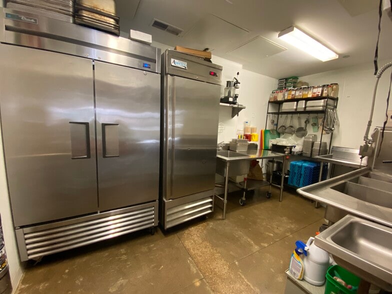 More Photos Of 312 W Chestnut St, Chicago Hotel For Lease