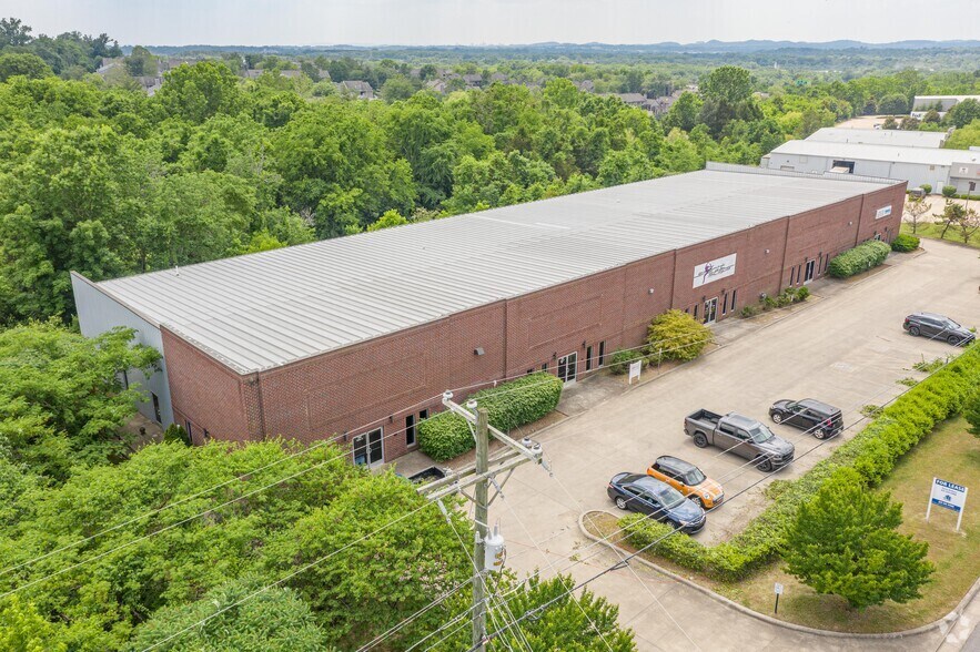 More Photos Of 225 Molly Walton Dr, Hendersonville Flex For Lease