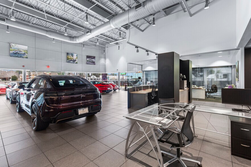 More Photos Of 5385 N I 55 St, Jackson Auto Dealership For Sale
