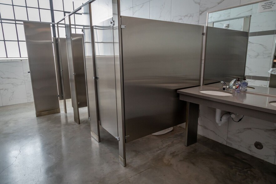 More Photos Of 800 Sampson St, Houston Loft Creative Space For Lease