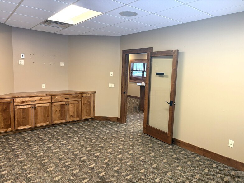 More Photos Of 13794 Bluestem Ct, Baxter Office For Lease