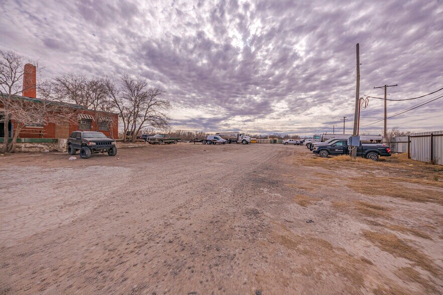 More Photos Of 2419 W Murphy St, Odessa Truck Terminal For Sale