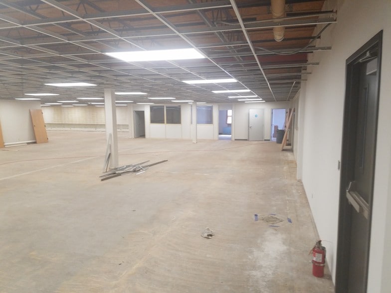 More Photos Of 13400 O St, Lincoln Manufacturing For Sale