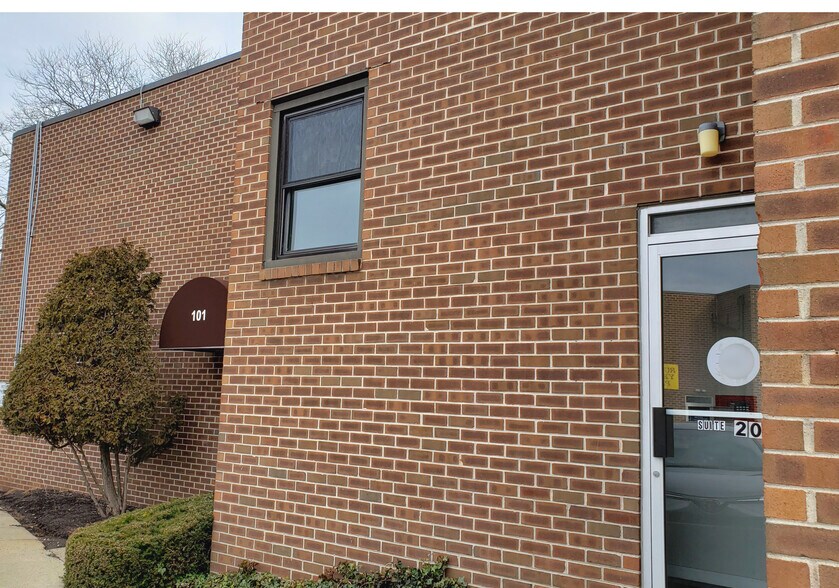 More Photos Of 1310 Industrial Blvd, Southampton Warehouse For Lease