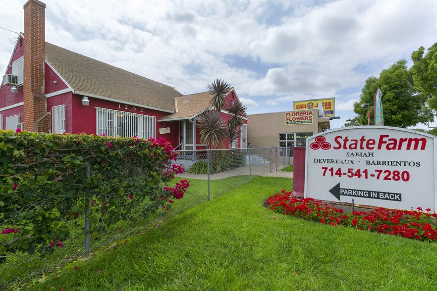 Primary Photo Of 1202-1204 W 1st St, Santa Ana Freestanding For Lease