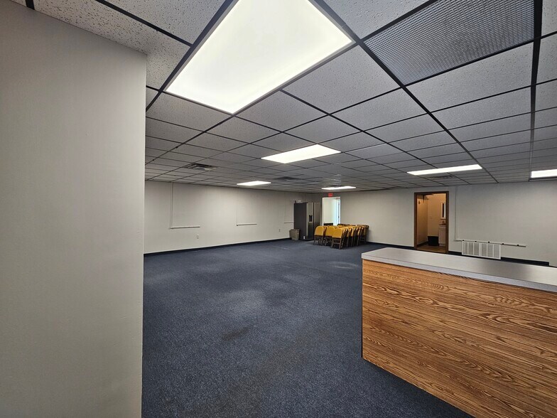 More Photos Of 3949 N River Rd, Freeland Office For Sale