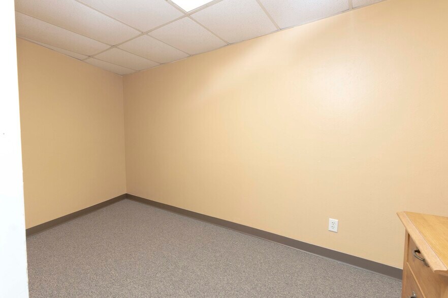 More Photos Of 1203 SE 9th Ter, Cape Coral Light Distribution For Lease