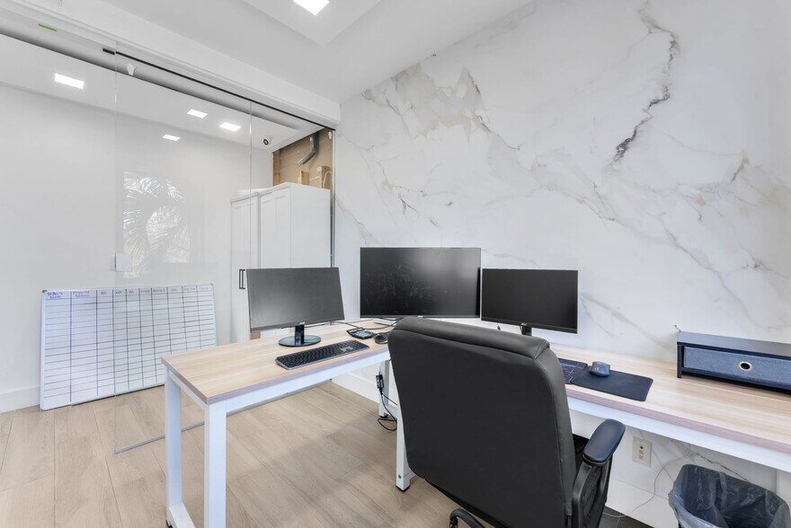 More Photos Of 3595 Sheridan St, Hollywood Coworking Space