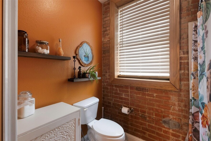 More Photos Of 110 E Main St, Cumby Storefront Retail Residential For Sale