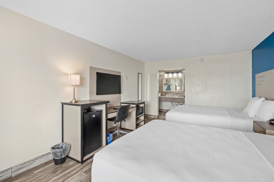 More Photos Of 3956 W Colonial Dr, Orlando Hotel For Sale