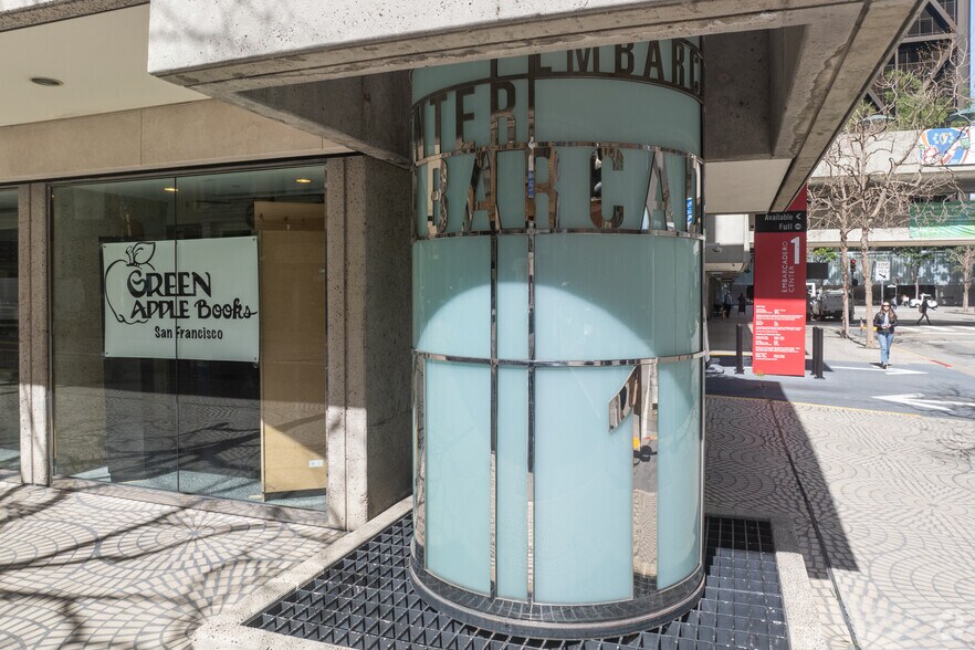 More Photos Of One Embarcadero Ctr, San Francisco Coworking Space