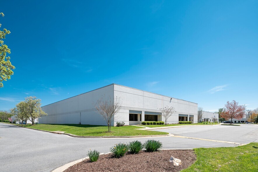 More Photos Of 11850 Baltimore Ave, Beltsville Flex For Lease