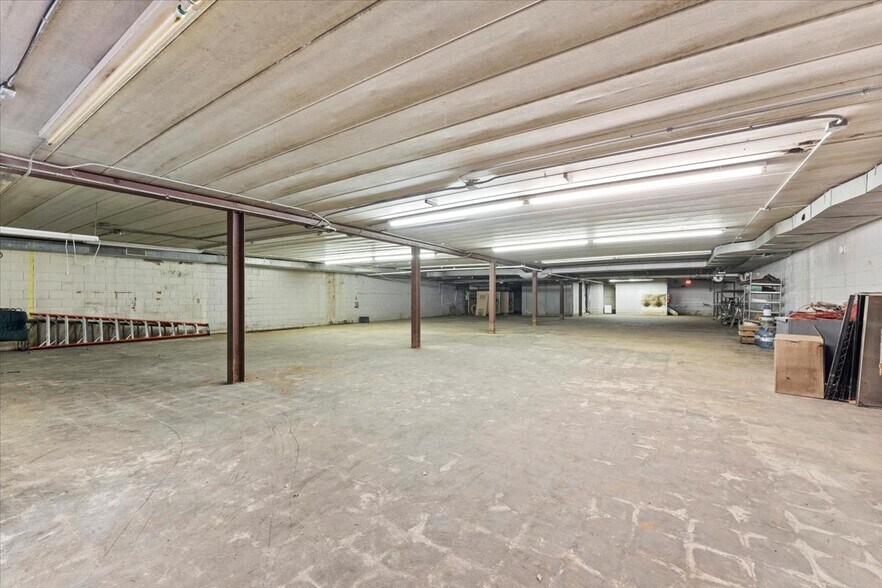 More Photos Of 7560 Macomb St, Grosse Ile Storefront Retail Office For Sale