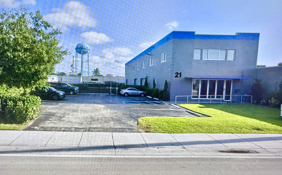 Primary Photo Of 21 SE 10th St, Deerfield Beach Light Distribution For Lease