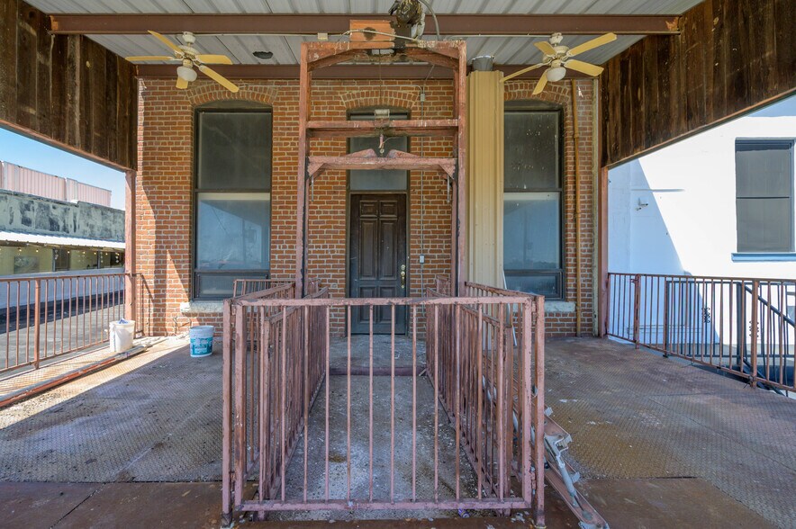 More Photos Of 120 W Main St, Denison Storefront Retail Office For Lease