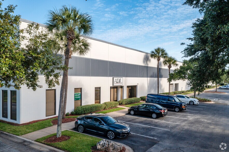 More Photos Of 7600 Kingspointe Pky, Orlando Unknown For Lease