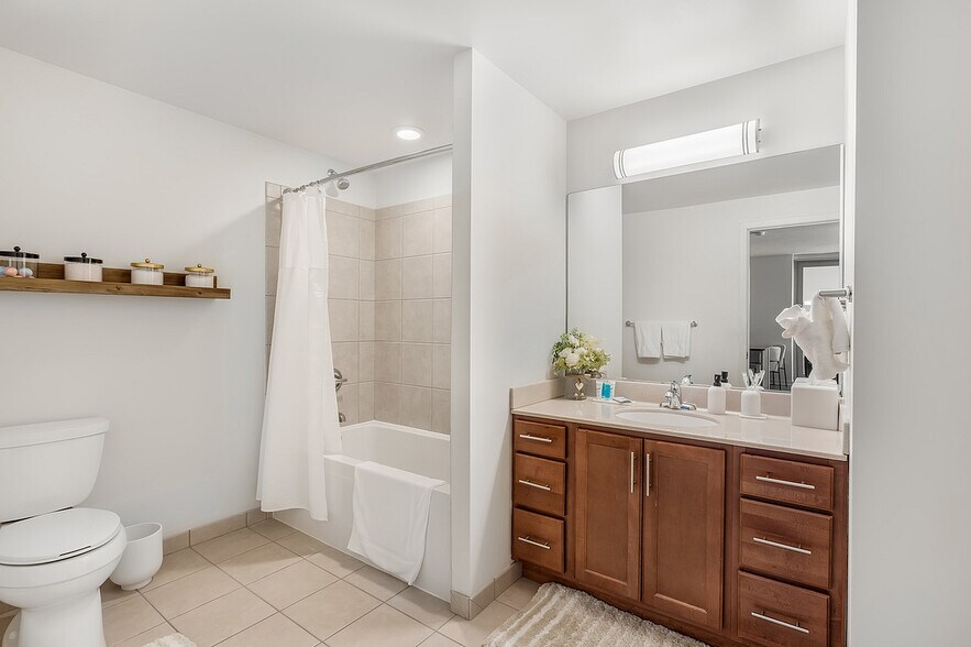 More Photos Of 555 W Kinzie St, Chicago Apartments For Lease